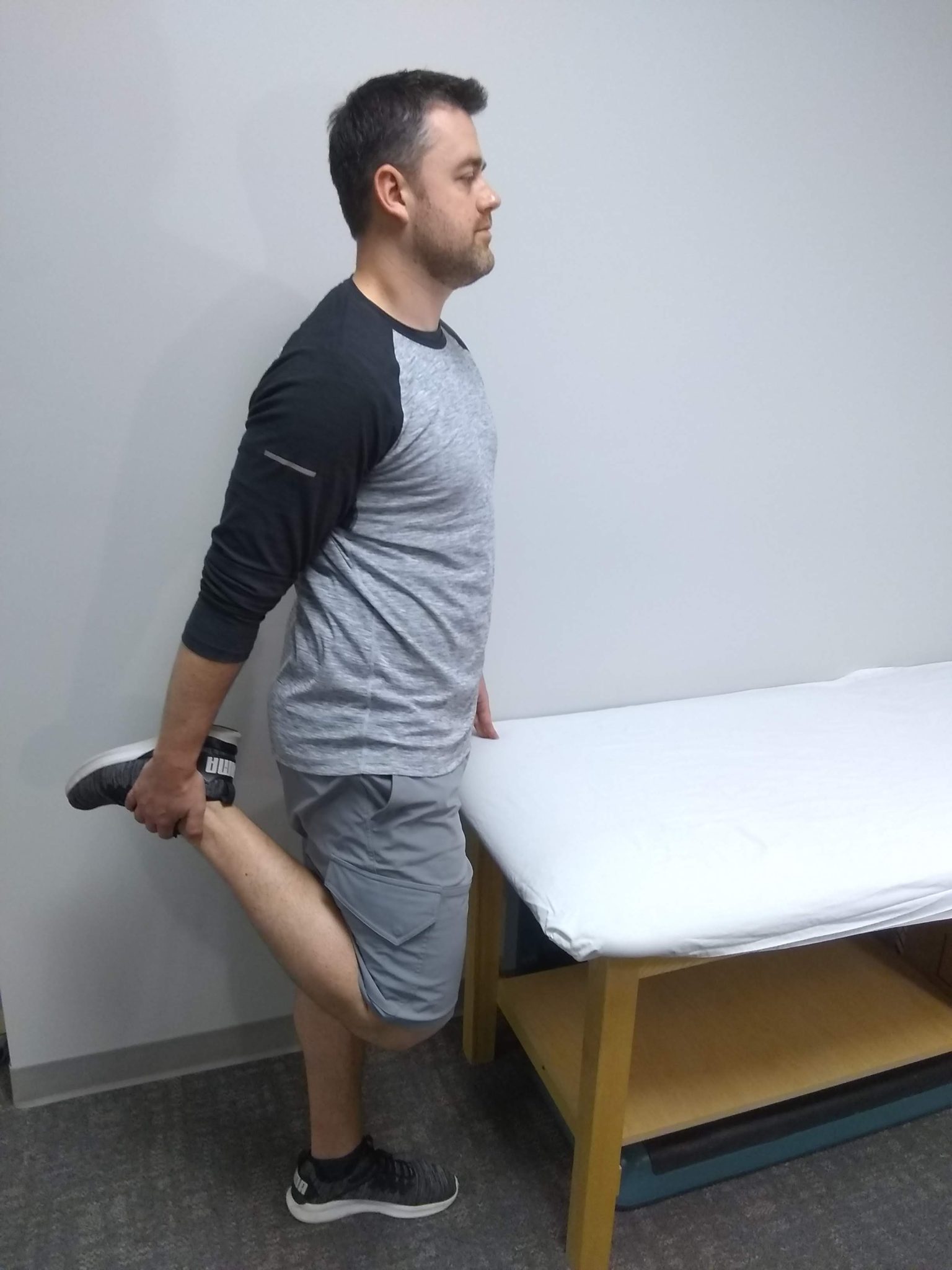 Standing Quad Stretch Starting Position